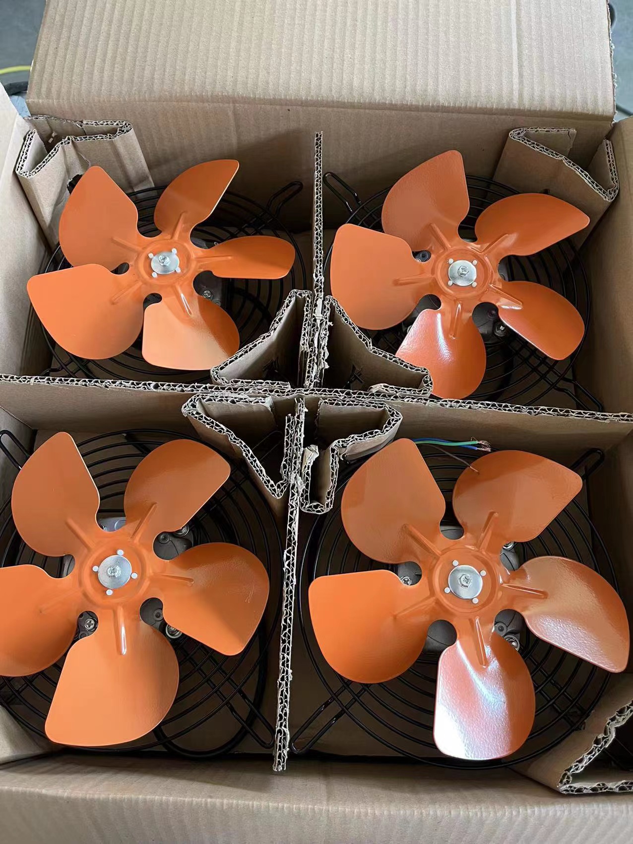 Shipment: Condenser fan motor ad Hispaniam